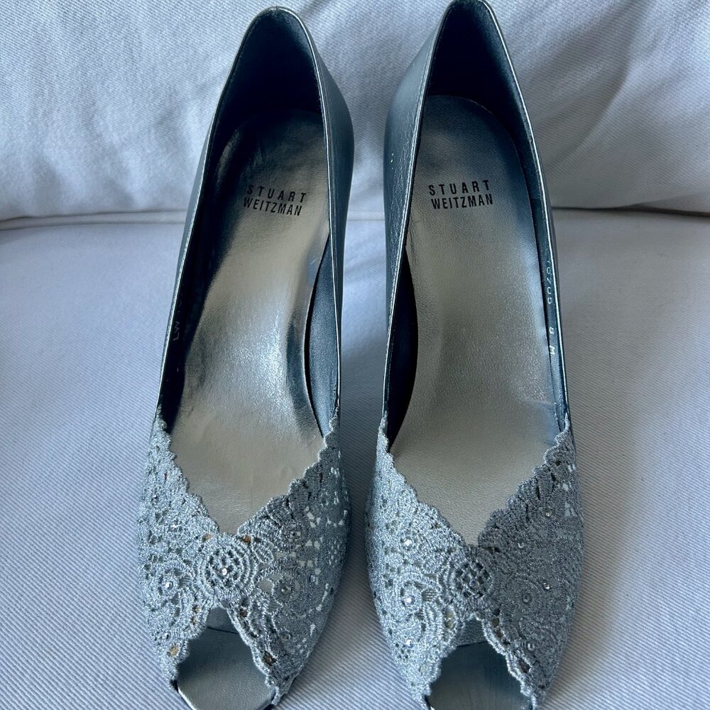 STUART WEITZMAN Silver Heels PEEPTOE PUMPS "CHANTELLE" SWISS LACE Size 8M - Picture 11 of 11